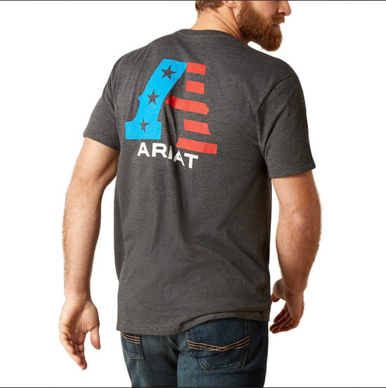 Ariat Playera Logo Bandera - Men's T-Shirt